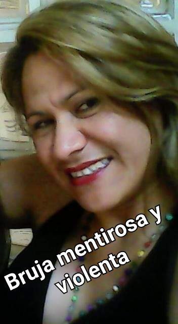 Malditos.todo@s 
ASÍ COMO CUANDO TE CASAS CON UNA BRUJA Y DESPUÉS TE AGREDE Y DE PASO TRATA DE DENUNCIARTE...👇

Es el caso de esta señora, identificada como Cleida Paraqueimo de Pineda, de 46 años, quien agredió física y verbalmente a su ex esposo, causándole hematomas en el
