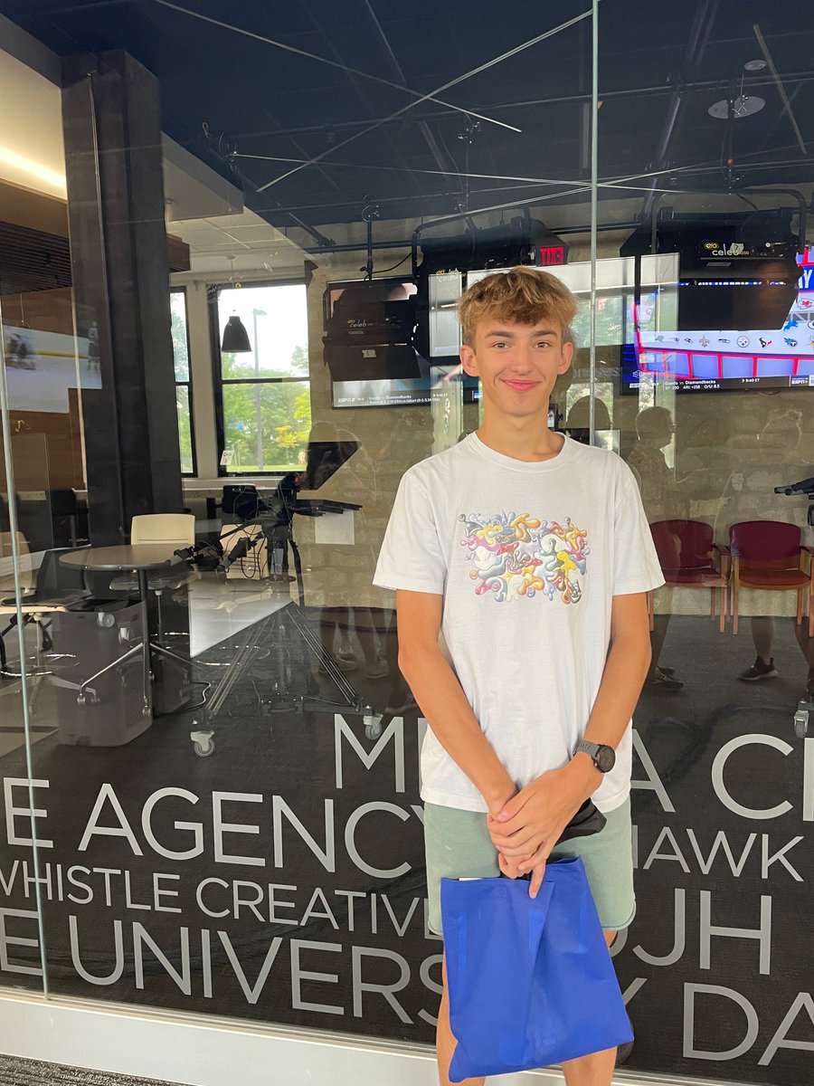 MediaCrossroads's tweet photo. Michael Stamps is a prospective future Jayhawk from Papillion, Nebraska. @PLCSchools  Stamps is planning to major in @KUJournalism. KU has drawn Stamps in because of the great college town, prestigious journalism program, and he loves basketball! #JMC699 https://t.co/yRWlELDOUB