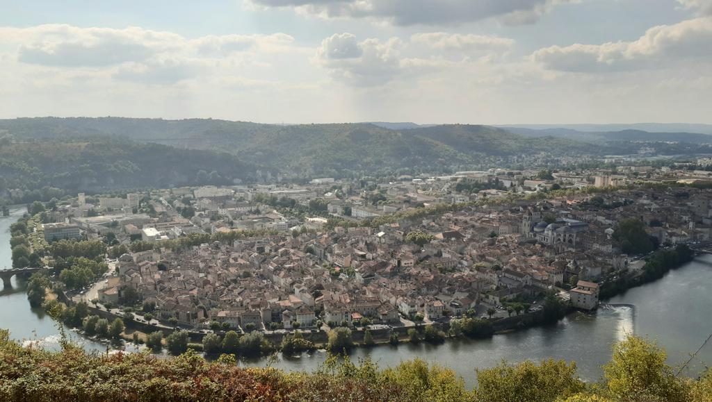 MNicolayCab's tweet photo. Boucles du #Lot :
Urbaine - vinicole - sauvage
@Cahors_Agglo - #Crayssac - #Luzech

(Vues depuis le mont Saint-Cyr, la cévenne de Prayssac, l'oppidum de l'Impernal)
#cahorsvalleedulot #cahorsmalbec @Cahorsvalleelot https://t.co/cQqZR7F5lH