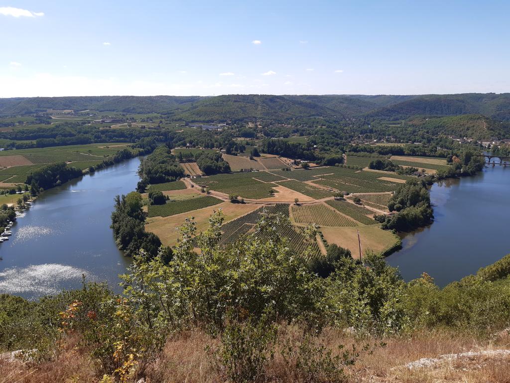 MNicolayCab's tweet photo. Boucles du #Lot :
Urbaine - vinicole - sauvage
@Cahors_Agglo - #Crayssac - #Luzech

(Vues depuis le mont Saint-Cyr, la cévenne de Prayssac, l'oppidum de l'Impernal)
#cahorsvalleedulot #cahorsmalbec @Cahorsvalleelot https://t.co/cQqZR7F5lH