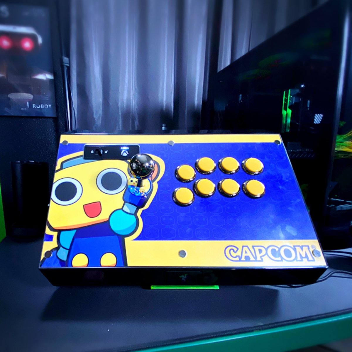 HoneydrewMT's tweet image. I updated my #razeratrox fightstick design. Got some help from Agimanji to help me make the design better. Debating on whether to take this fightstick to #evo2022 
Regardless, I definitely gotta represent #servbot as best as I can. :) Thanks @focusattack for making this easy!