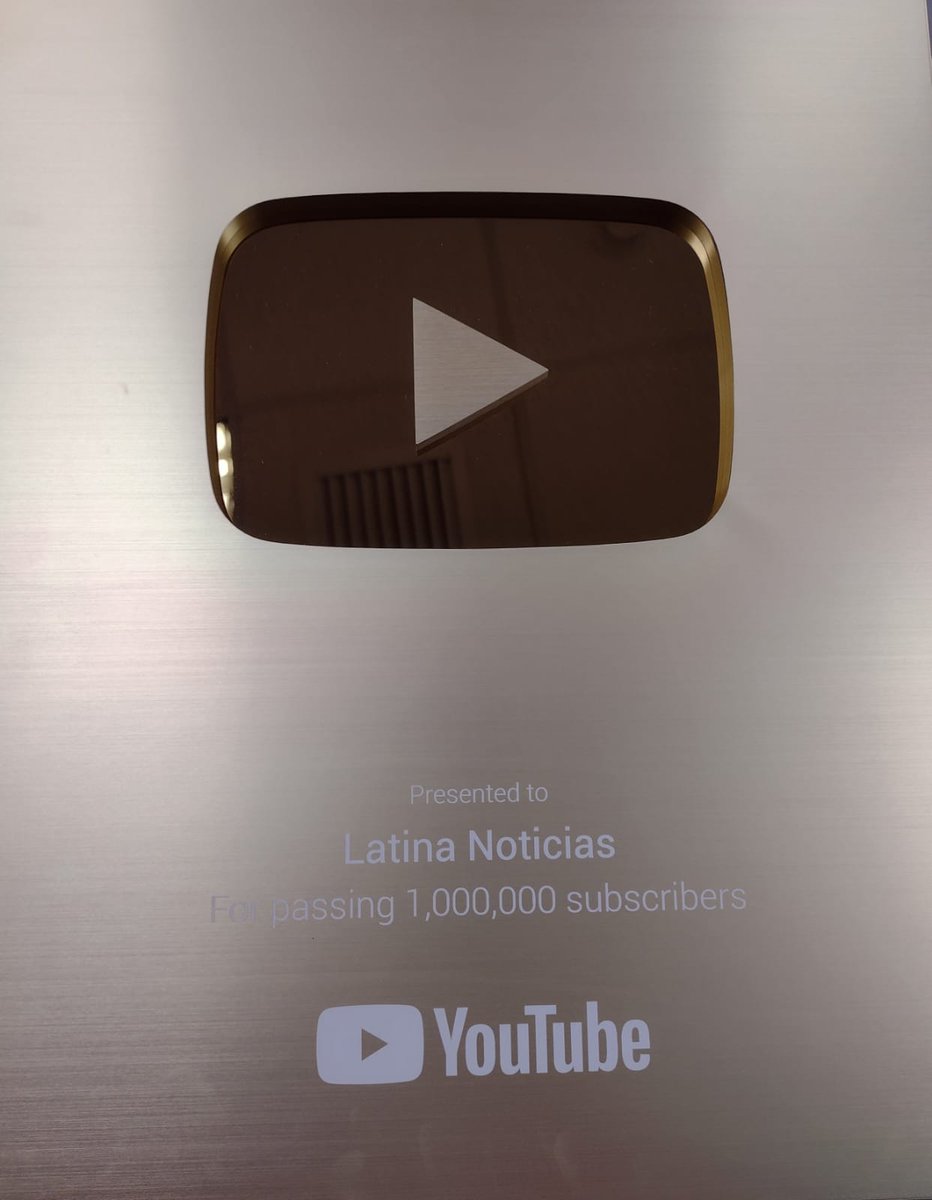 PuntoFinalOf's tweet photo. 📌¡GRACIAS! @Latina_Noticias recibió la placa de oro por superar el 1M de suscriptores en Youtube. 
Desde #PuntoFinal agradecemos al público por su preferencia. https://t.co/Tt3oCDPRK4