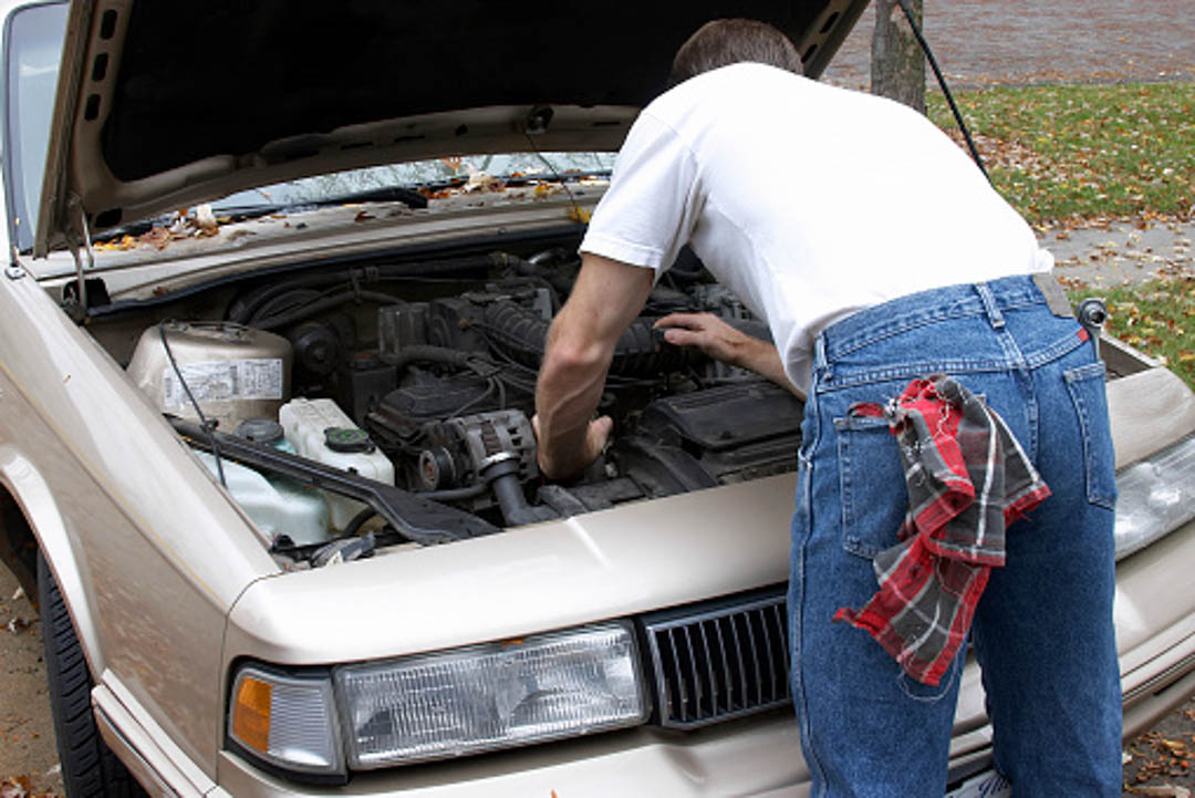 RubenMobile's tweet image. If you're in need of Alternator services near El Paso, look no further than the superior services of Ruben's Mobile Service. Stop by today at 450 Passmore Rd. #AlternatorService bit.ly/3JPsHtV