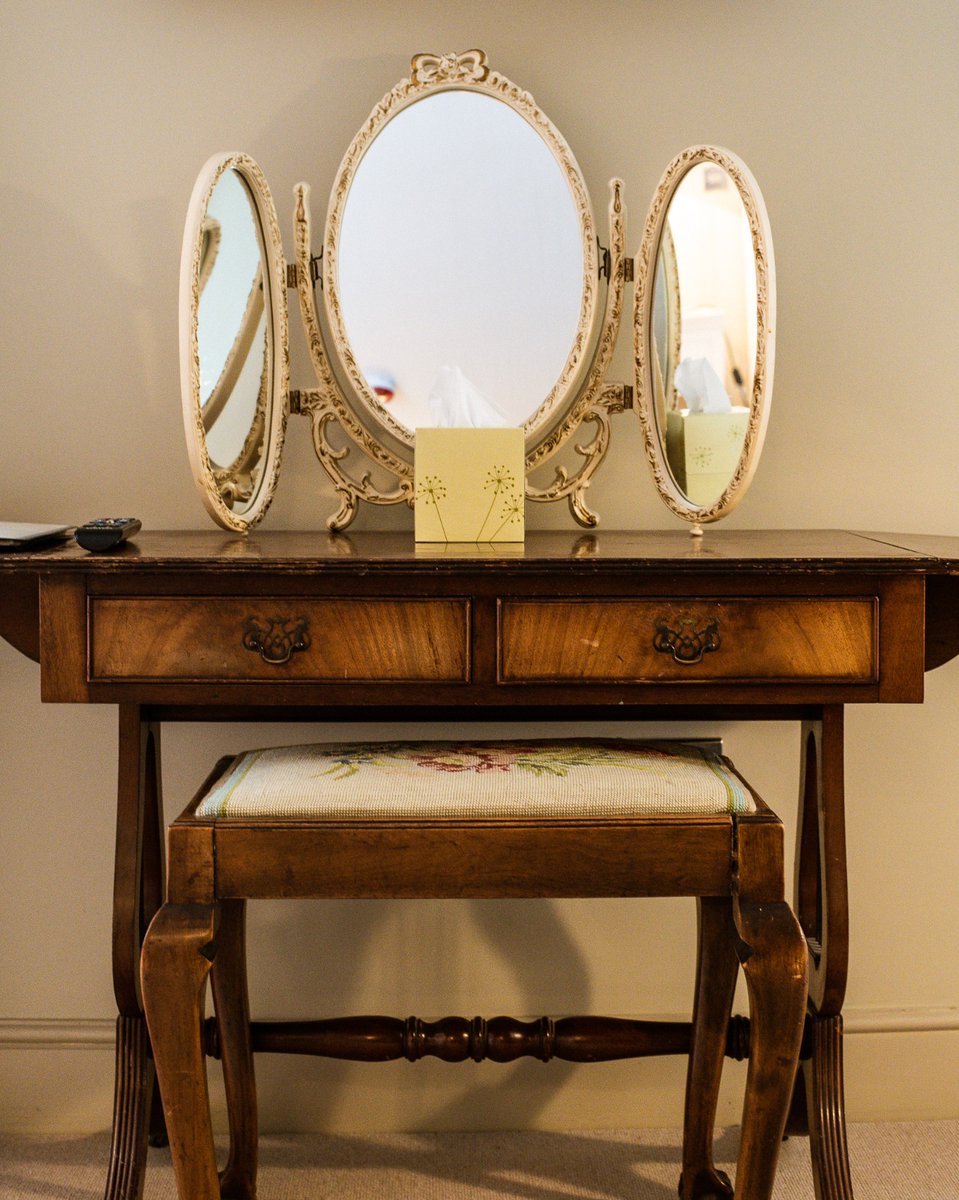 TMH_TN17's tweet photo. Our rooms don’t just look the part, they’ll help you look fabulous too! With plenty of amenities and the creature comforts of home, a stay with us combines both style and relaxation for a memorable time here in our corner of the Garden of England… #kentstays #kentbnb #staycation https://t.co/t4Lv1yH38z
