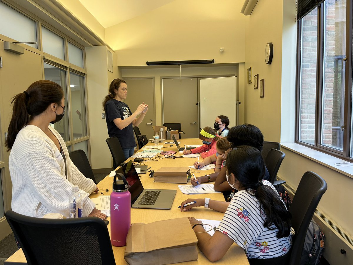 Jessie_YangXi's tweet photo. Glad to see all the girls enjoy the ENCHANT camp (ErgoNomiCs and Human-Automation iNteracTion)! @UMich_WISE @umichioe @UMRobotics https://t.co/oTgWLeVNzb