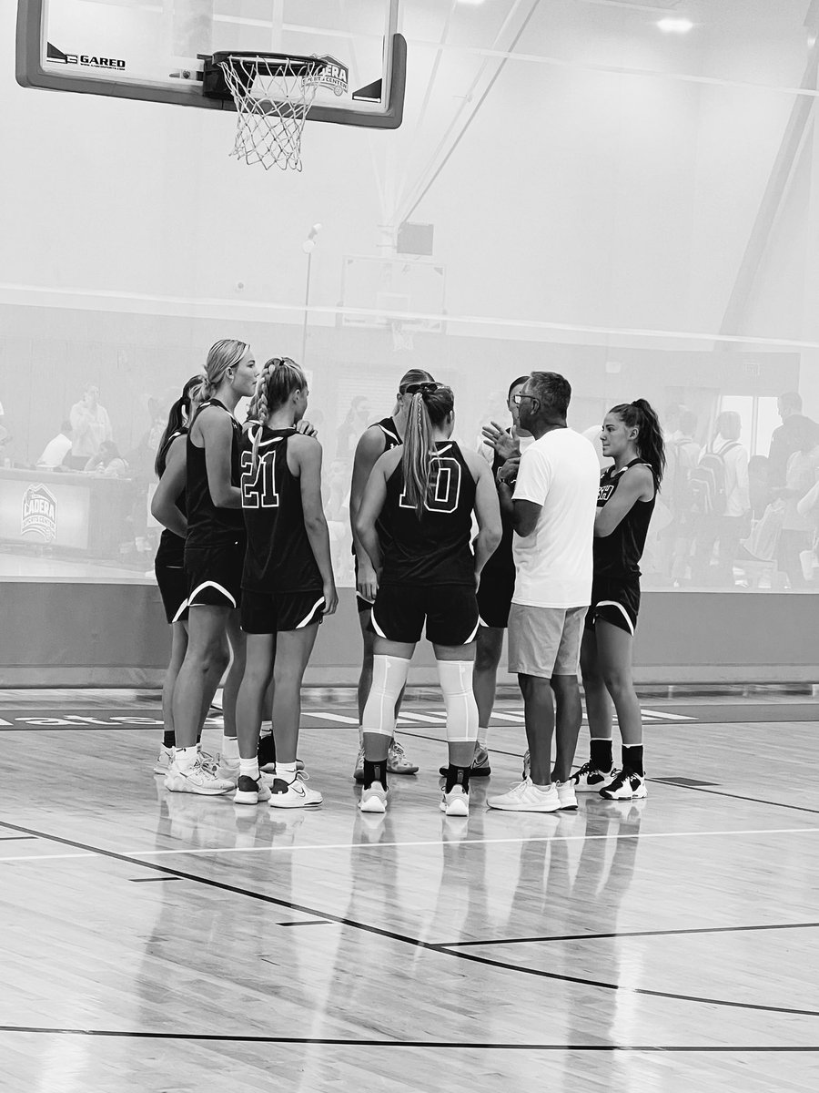 EdlefsenRylie's tweet photo. Such great competition this week in Sacramento &amp; LA! So grateful for these amazing girls and coaches for making this AAU season awesome!! 🏀❤️‍🔥 https://t.co/1UqankE9Zx