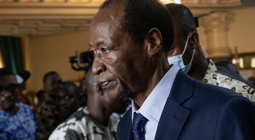 pepele_news's tweet photo. 🔴 [#Afrique ] Blaise #Compaoré, ancien président #burkinabé, condamné par #contumace (refus de comparaître devant un tribunal) pour l'assassinat de son prédecesseur Thomas #Sankara a demandé #PARDON à la famille de ce dernier. @pepele_news https://t.co/0CJPUG6o8g
