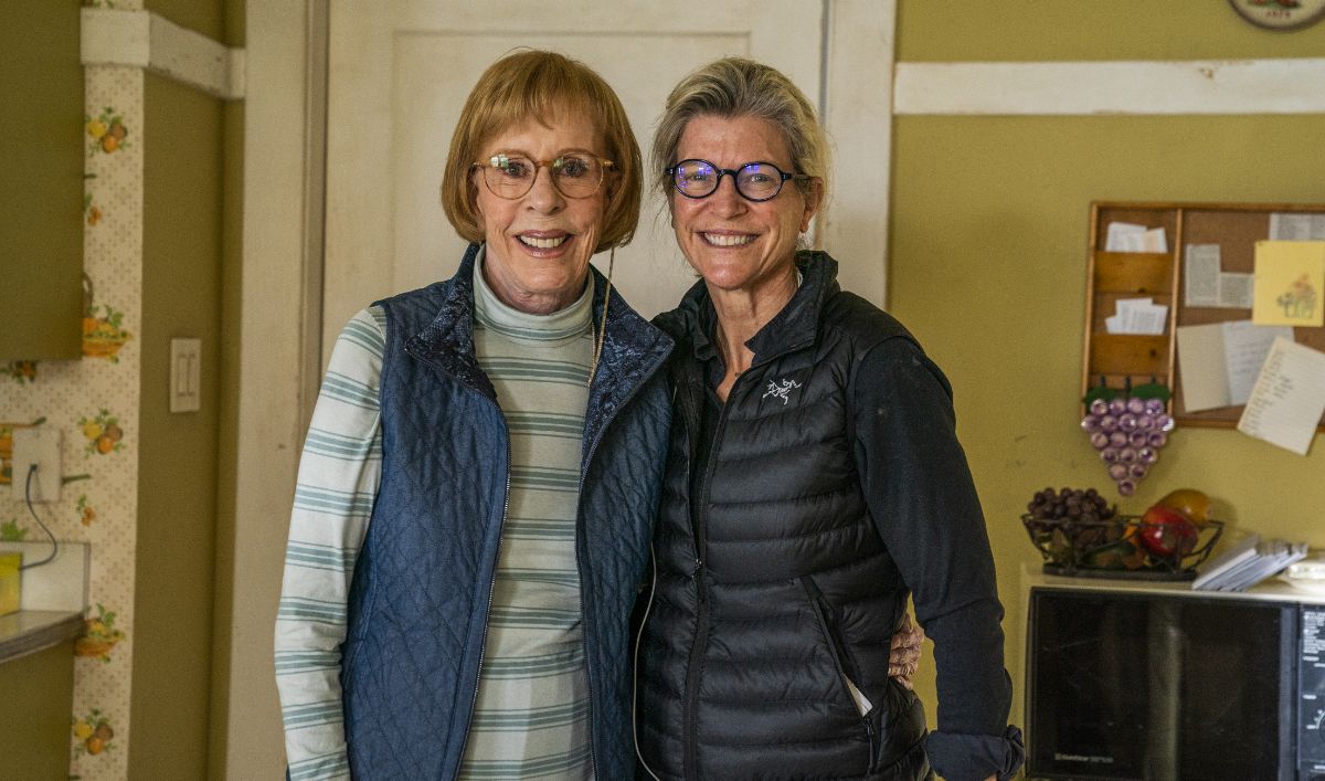 And for more on last night's <a href="/BetterCallSaul/">Better Call Saul</a>, here is <a href="/MMMacLaren/">.</a> on directing the iconic Carol Burnett, the challenges of filming in black and white and crafting a different kind of setpiece: bit.ly/3OuRXri #BetterCallSaul #Nippy