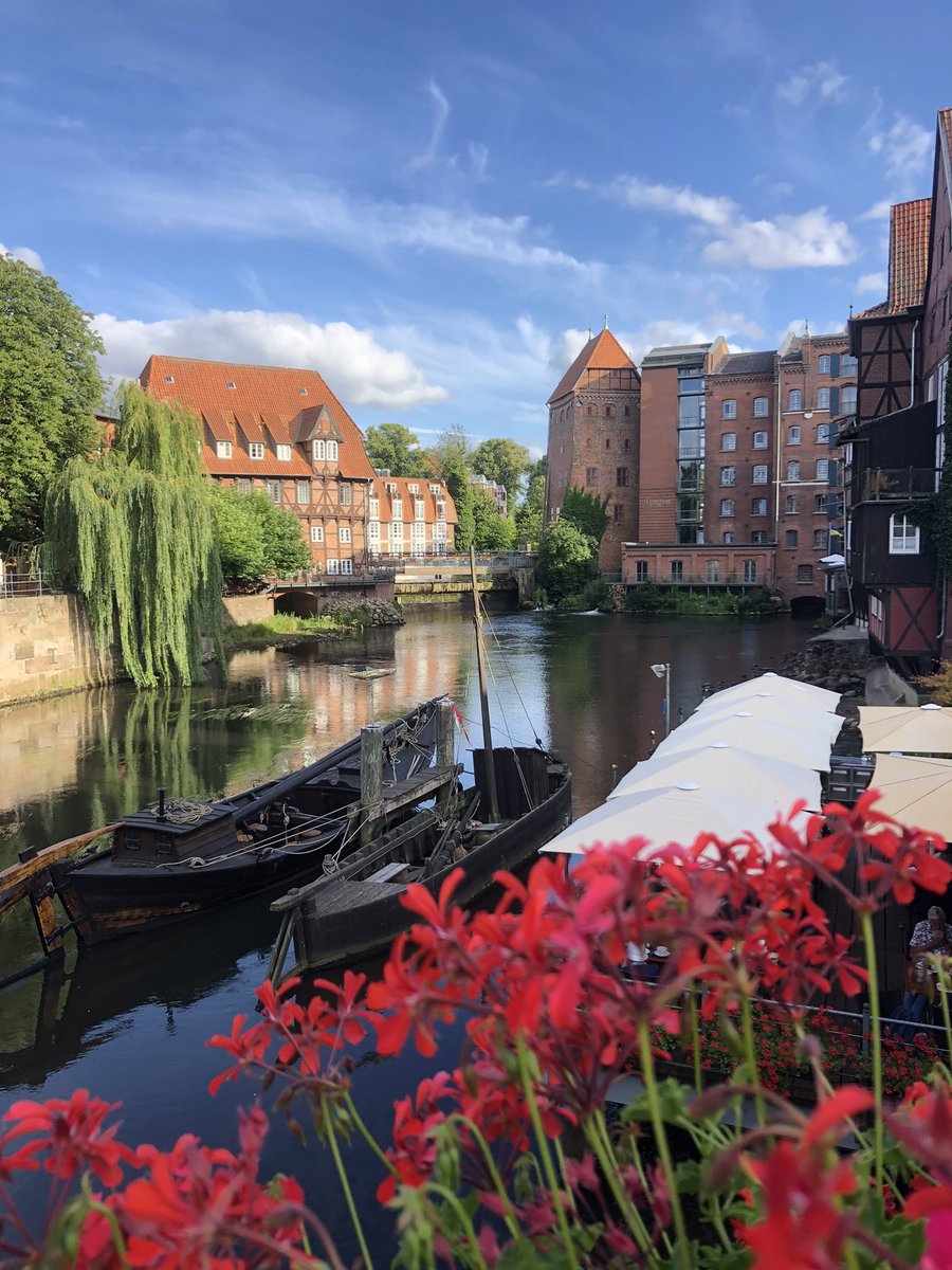 MLZ_68's tweet photo. En veckas ”limbo” till nästa remissinstans, onkologen, fick bli en bilutflykt. Vi tar det ro och vad som orkas med. Just nu i Lüneburg. Bättre än att gå hemma och vänta... #utflykt #Tyskland #Lüneburg https://t.co/C6aD27dZUl