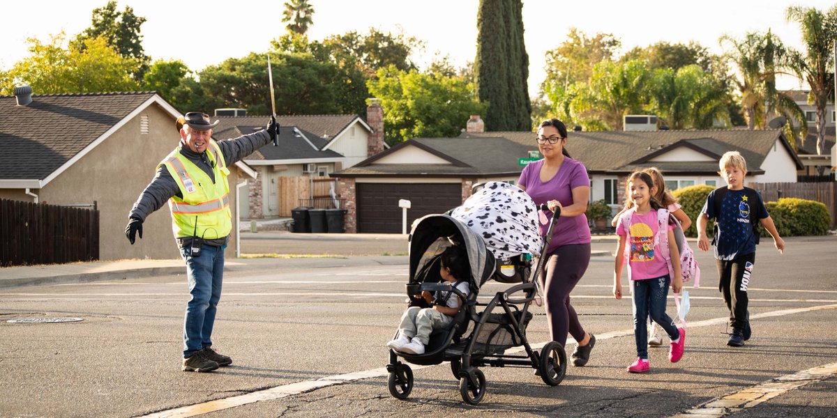 RSVLPublicWorks's tweet photo. Looking for a flexible role where you can make a difference? Become a school crossing guard and help children safely cross the street. Training and equipment provided. Learn more and apply: https://t.co/ZnZP85VNcx https://t.co/YbGm01uDrS