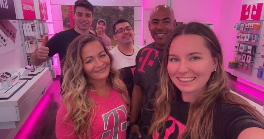 Earl Holmes (@ejholmes15) on Twitter photo Love visiting Green Bay in the Summer!!! Awesome time today with our Bay Park Mall Team and our DM Kristy LaLonde!!!
<a href="/KristyfiedTMO/">Kristy LaLonde</a> <a href="/SmartChoiceMo1/">Smart Choice Mobile</a>
#TMobile
#teamsmartchoice
#thegrindisreal Love visiting Green Bay in the Summer!!! Awesome time today with our Bay Park Mall Team and our DM Kristy LaLonde!!!
<a href="/KristyfiedTMO/">Kristy LaLonde</a> <a href="/SmartChoiceMo1/">Smart Choice Mobile</a>
#TMobile
#teamsmartchoice
#thegrindisreal