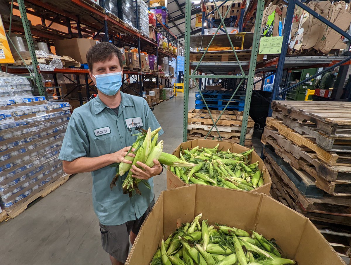 FoodGatherers's tweet photo. Lend us your ears! It may be corny to say...  but shucks... we really love fresh produce! 🌽If you were to pop into our warehouse today, you would see bushels of fresh corn from the a-maize-ing Rowe's produce farm in Ypsilanti! #FoodBank #FightingHunger #LocalFood #SupportFarms https://t.co/Jpz9qcYufA