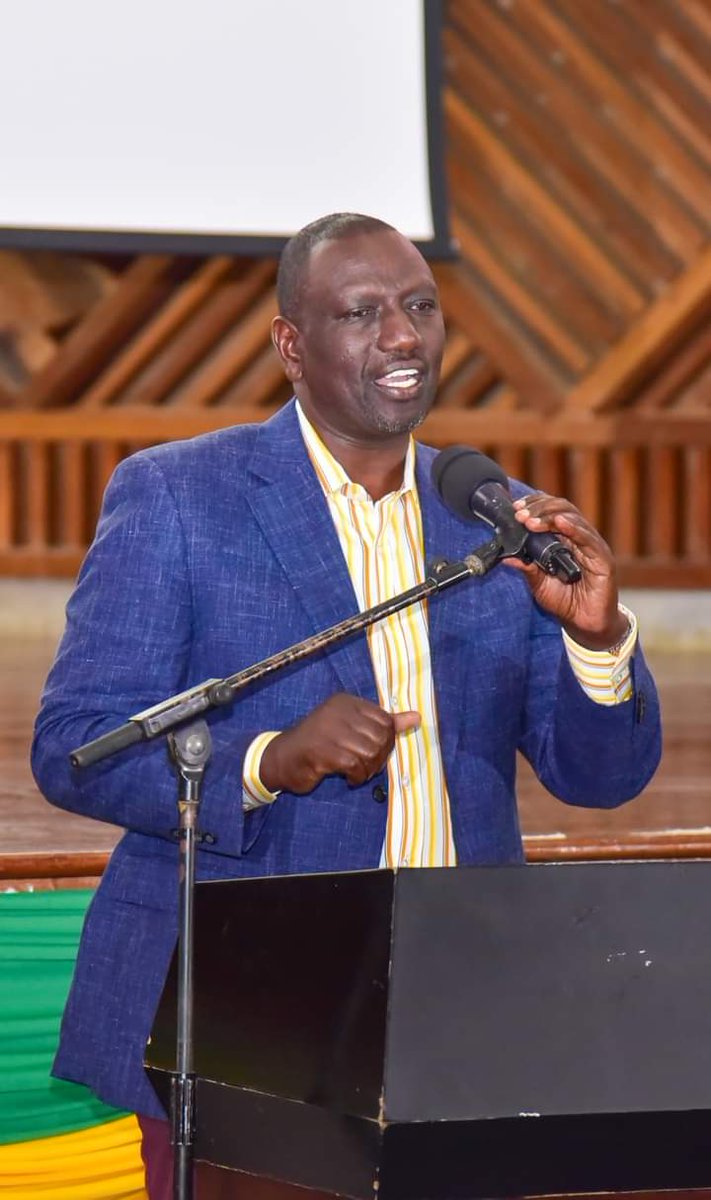 #PresidentialDebate2022 
Kumbe
#Uongo 
Moses kuria

Debate is over who are you voting?

🔁 For raila odinga

❤ William ruto