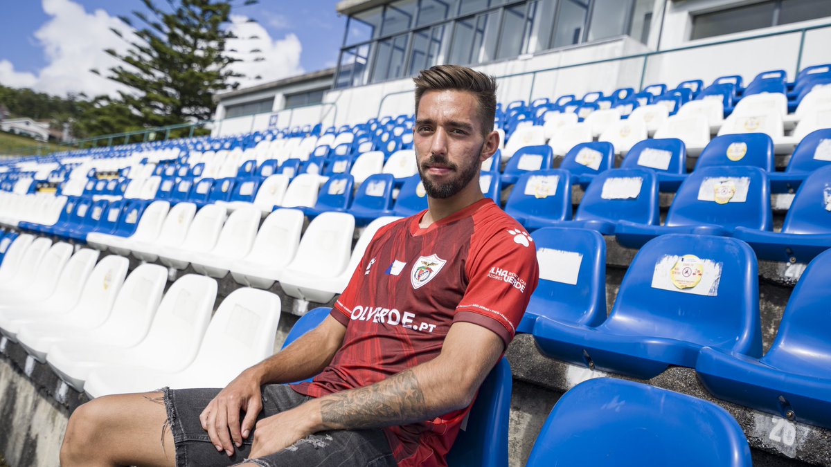 CD_SantaClara's tweet photo. 𝐁𝐞𝐦-𝐯𝐢𝐧𝐝𝐨, 𝐀𝐧𝐝𝐫𝐞́𝐳𝐢𝐧𝐡𝐨❗🔴⚪️

Extremo português de 25 anos assina contrato válido para as próximas duas temporadas. 

📲 https://t.co/FPYv7FZMA0

#BravosAçorianos #MisticaInsular https://t.co/XdfNdjPjMy