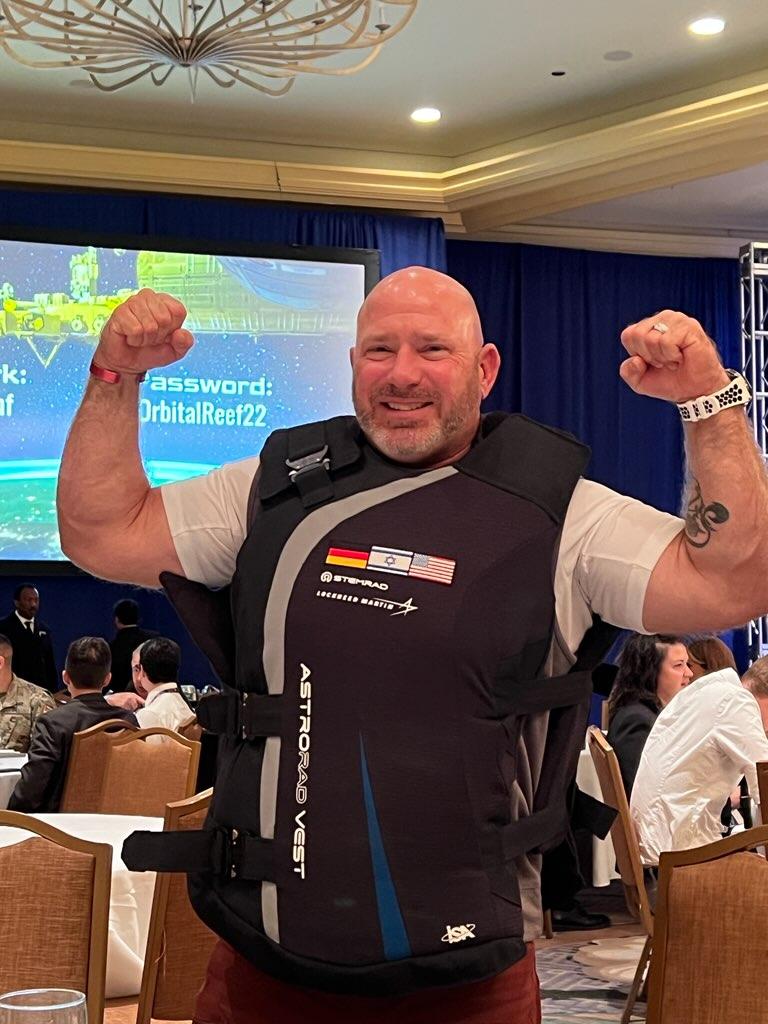 SpaceMike99's tweet photo. Pretty cool lunch at #ISSRDC I was able to meet the people involved in protecting astronauts from secondary radiation who will be launching their vest aboard Artemis 1 at the end of August. https://t.co/Wtveqb5tES