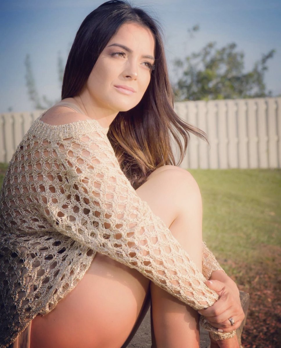 Mariposa0430's tweet photo. Daniella a sabido jugar limpio y no victimizarse con los demás por eso #pareneltodoscontradaniella #DaniellaNavarro Daniella tú te mereces Ganar la casa de los famosos @Telemundo @SANDARTI @Jessikortiz @eldiariony @TLMDRealities @batallonNavarr #DaniellaSeQueda https://t.co/brri29Gyvl