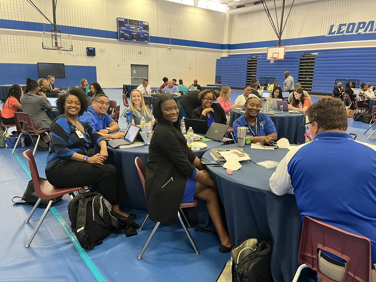 Leaders ready to learn today at Dallas AIM Conference! @dallasschools@AIM2_O <a href="/engage_learning/">engage2learn</a> <a href="/LucyElizondo123/">Lucy Elizondo</a> #engage2learn #DallasISDAIMConf <a href="/CrossEducator/">Crystal</a> <a href="/mariolayne/">Mario Layne, Ed.D.</a>