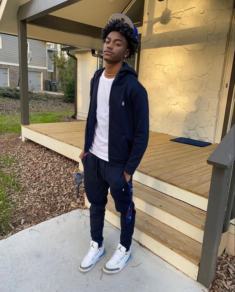 gigi_threads23's tweet photo. Kevin-20,Kim’s boy bestie, likes to joke around, would go to war for his bestie https://t.co/RO1DAwBGbG