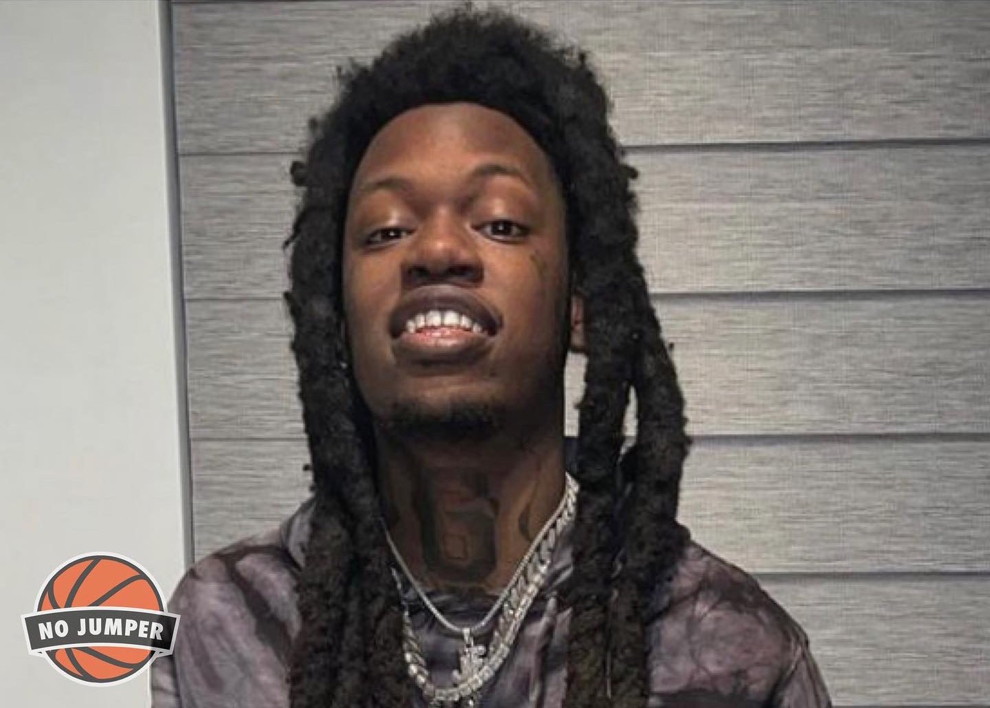 No Jumper Julio Foolio Flexes With The Opp S Ring After Claiming The Opp Was Robbed For Their Ring And Glock T Co Wsjjjy1qhz Twitter