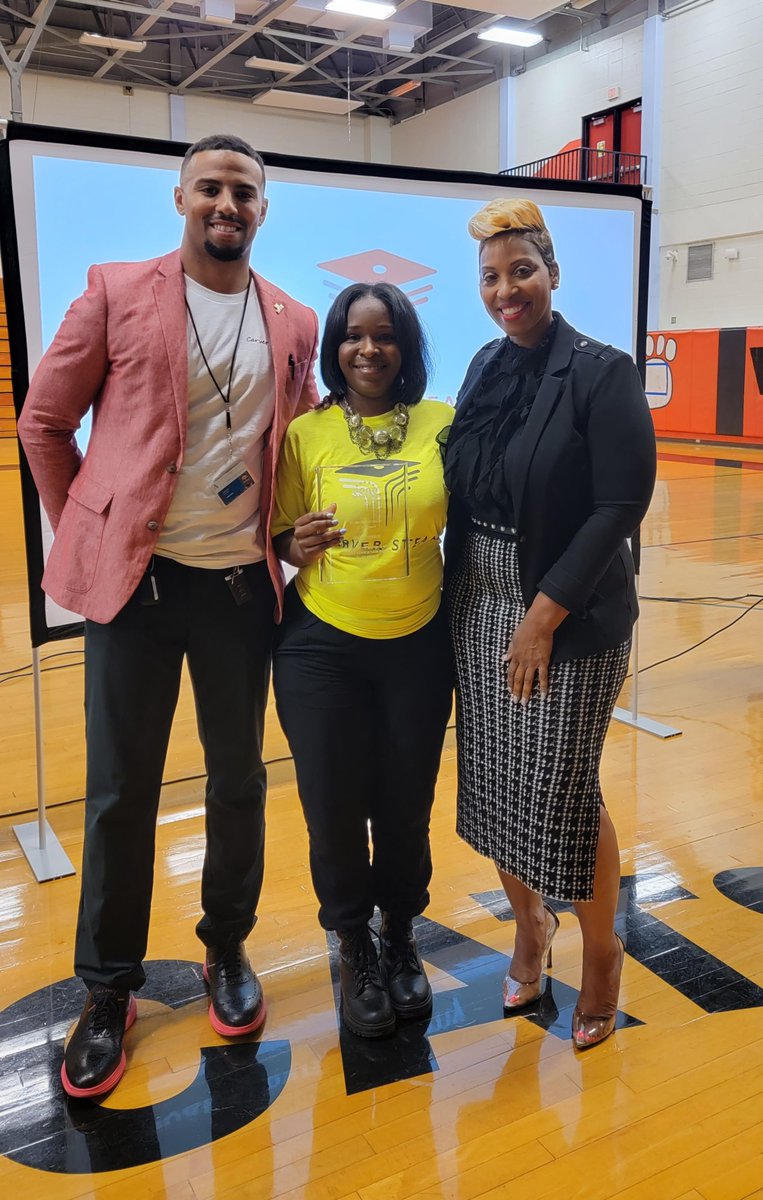 tech4msbritt's tweet image. 🎉CONGRATULATIONS to our values day winners .. thank you for your commitment to the students/family @PBS_Atlanta📸@phillipsl08 #ChoosePurpose #PBSAInstructTech #TechWithPurpose