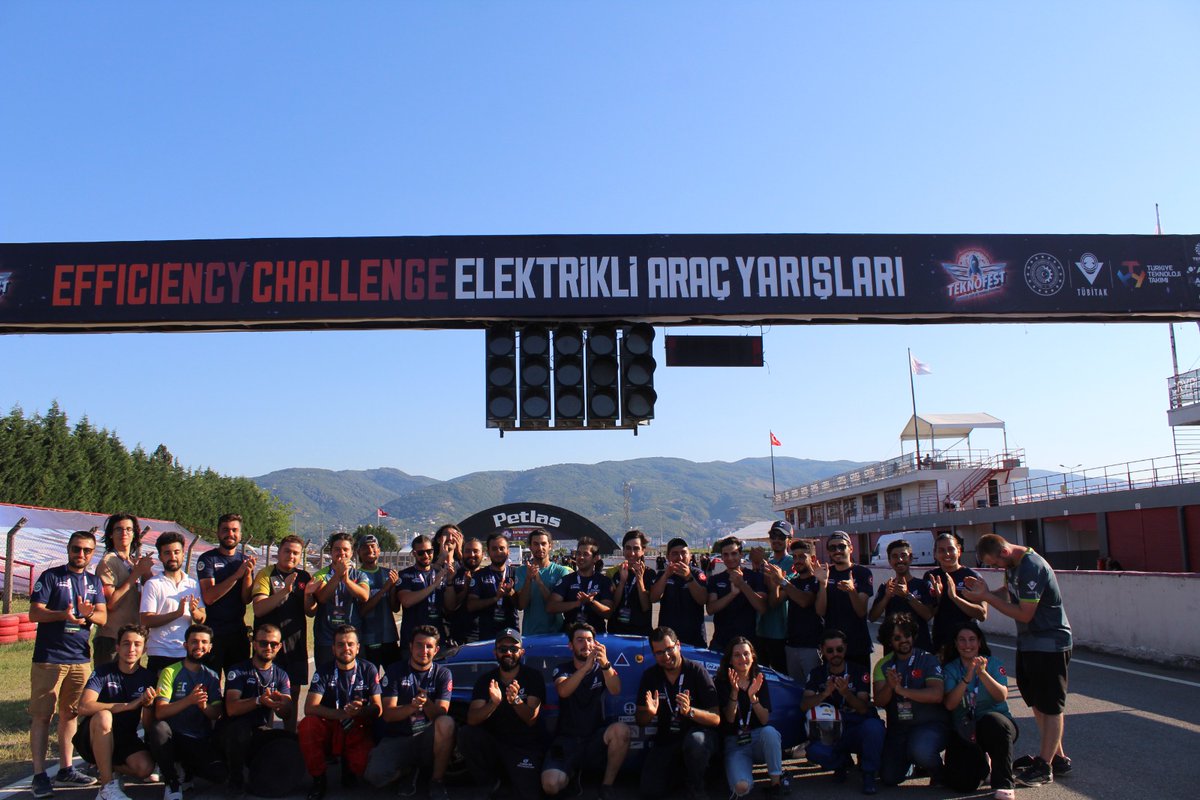 Şampiyon 1.5 ADANA 🏁
Çukurova Üniversitesi 1.5 Adana Elektromobil Takımımız, TEKNOFEST kapsamında Kocaeli'de 18.’si düzenlenen Uluslararası Efficiency Challenge Elektrikli Araç Yarışmaları'ndan bir kere daha şampiyon olarak döndü👏👏👏
Teşekkürler çocuklar…🏁🏁