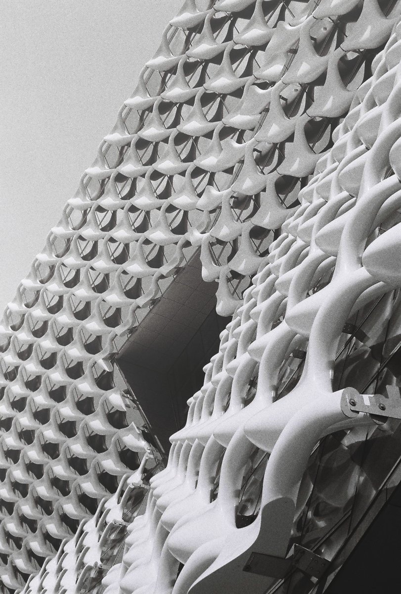 Today’s architecture. n°2
<a href="/SeoulExplore/">Seoul South Korea Explore</a>  <a href="/ILFORDPhoto/">ILFORD PHOTO</a> 
#PhotoOfTheDay #photography #camera #monochrome #streetphotography #filmphotography #blackandwhite #bnw #bnwphotography #artist #architecturaldesign 

#Korea , #Seoul 
ROLLEI 35S ISO400 #35mmfilm
© Maxime Siellez