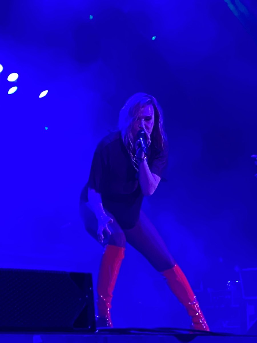 nobletwit3613's tweet photo. @LZZYHALE You always look great.  Thanks for two great shows in one week. #leaderbankpavilion #bankofnhpavilion.  Scranton was on my b-day and surprise bachelorette. Unable to go. 😉 https://t.co/FVCLJFwvqn