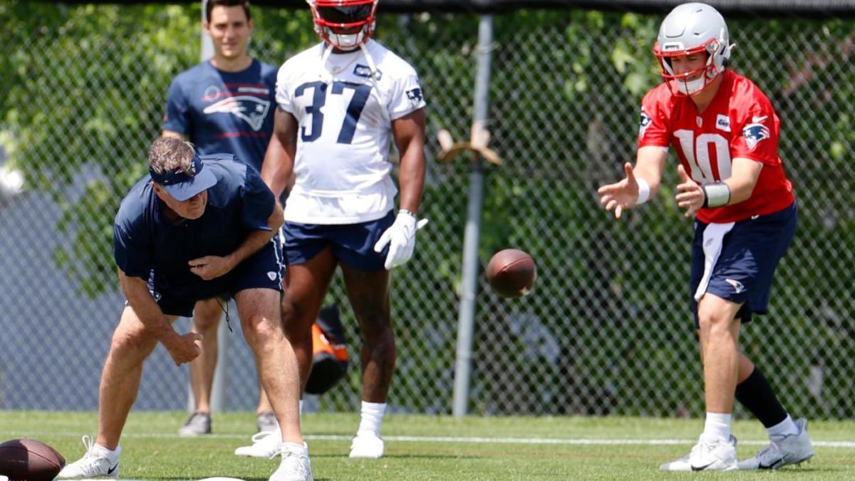 incredelman_11's tweet photo. Bill Belichick is taking matters into his own hands https://t.co/FwTrrKXeHA