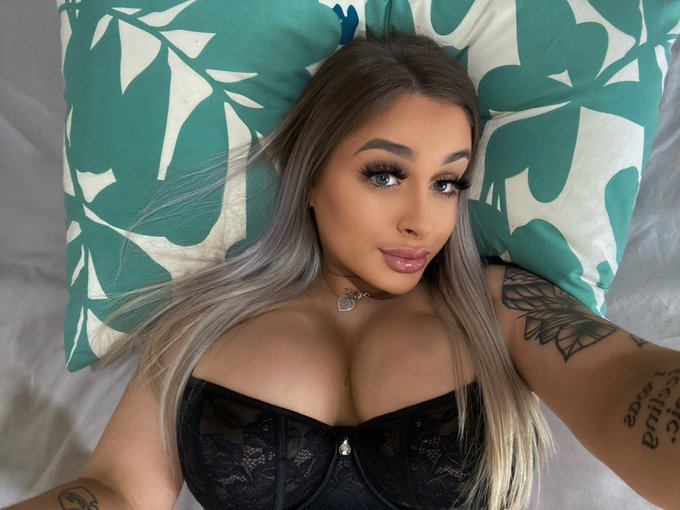 Watch Grace Findom Princess's leaked NSFW photo on TwXstars