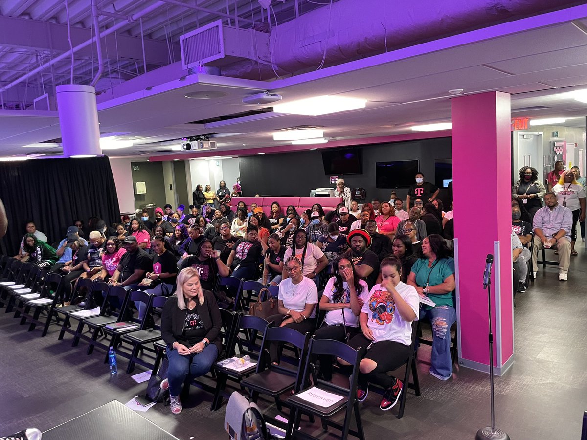 Total Experience Townhall Birmingham CEC! #southeastcrew #coastalsouthcrew <a href="/carneymichael/">Michael Carney</a> @dreddy7_dt <a href="/tmoorehutch4/">Tamara Moore-Hutcherson</a> <a href="/KEOdaTKO/">K.O.</a> <a href="/m_wan4life/">Wanny Manasse</a>