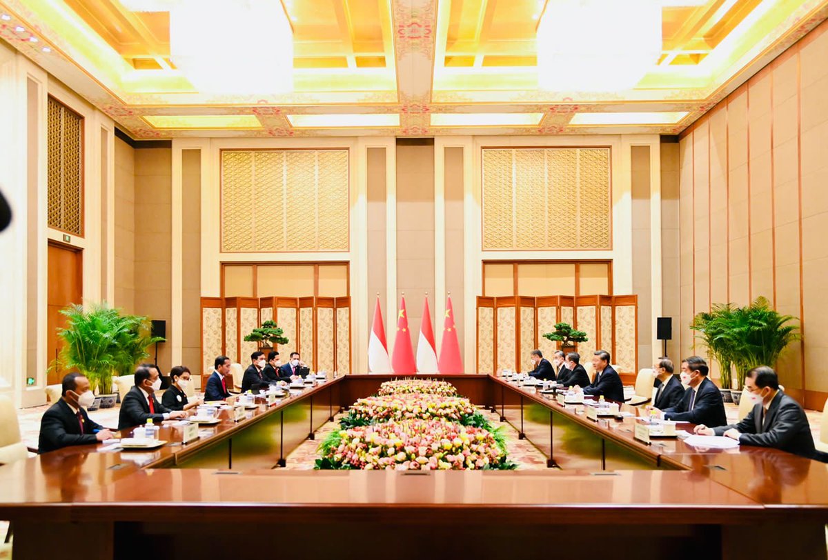 Menlu_RI's tweet photo. As comprehensive strategic partners, Indonesia and China must fill its partnership with cooperation that is mutually beneficial for the two countries, for the region and for the world

🇮🇩🇨🇳🤝🏻 https://t.co/SH2WeX7L0u