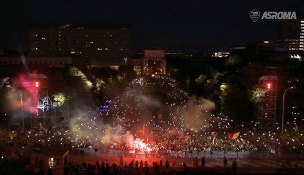 AHMIDA10's tweet photo. صحيح في روما لن تجد البطولات
لكنك ستجد الشغف الحب الذي يعوض كل شئ فورزا روما 
محظوظ بحبي لروما ❤️💛
#ASRoma https://t.co/MWwCDdxBOV