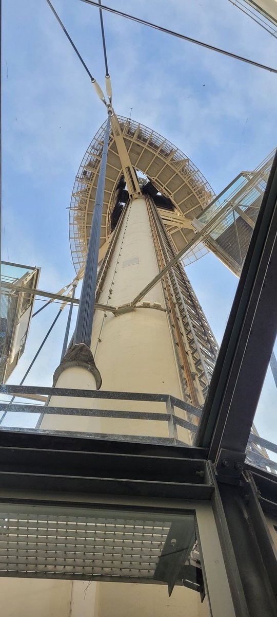 DiegoOtero's tweet photo. Encantado de haber podido asistir al 30 aniversario de #TorreCollserola, una infraestructura de telecomunicaciones clave y espectacular 👌 👌👌 #BCN92 https://t.co/5YzEO7M4XA