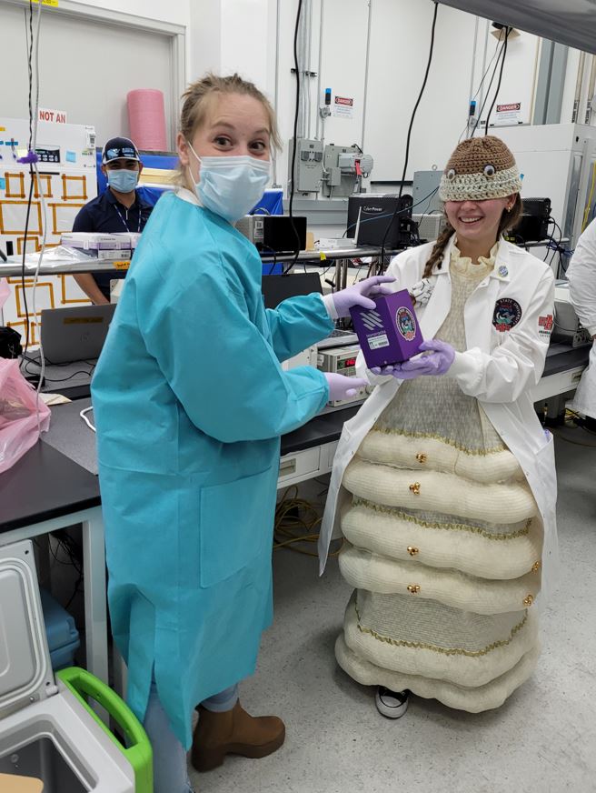 KathyLueders's tweet photo. .@NASASTEM creates such wonderful opportunities for citizen science. Recently, students from @ArkansasState University prepped their payload at @NASAKennedy for flight to the space station to study how waxworms degrade plastics in microgravity. I love seeing them dress the part! https://t.co/vdnzs5HUow