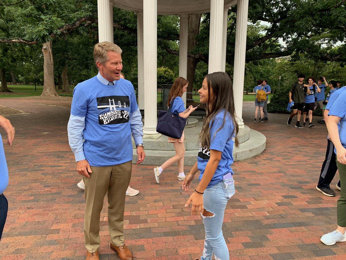 KevinGuskiewicz's tweet photo. Great to talk with this year's Summer Bridge students at the Old Well yesterday! Can't wait to see you again on campus this fall. https://t.co/VwusNFbxxN