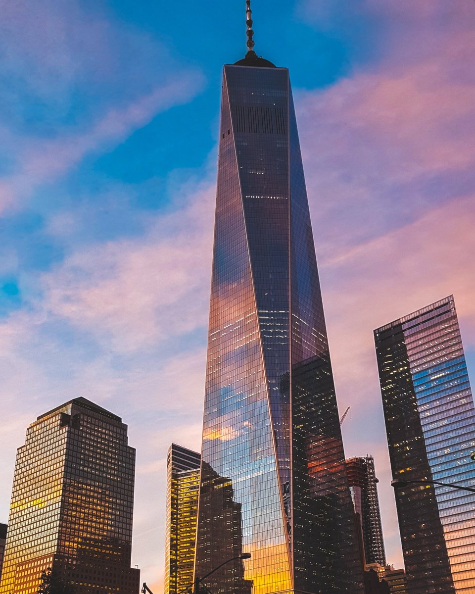 A reminder that freedom is the way. #FreedomTower

📸 mihai-vlasceanu
.
.
.
#staycurious #summer2022 #innsidenewyork  #innsidemoments #travel  #momentslikethese #views #architecture

"
