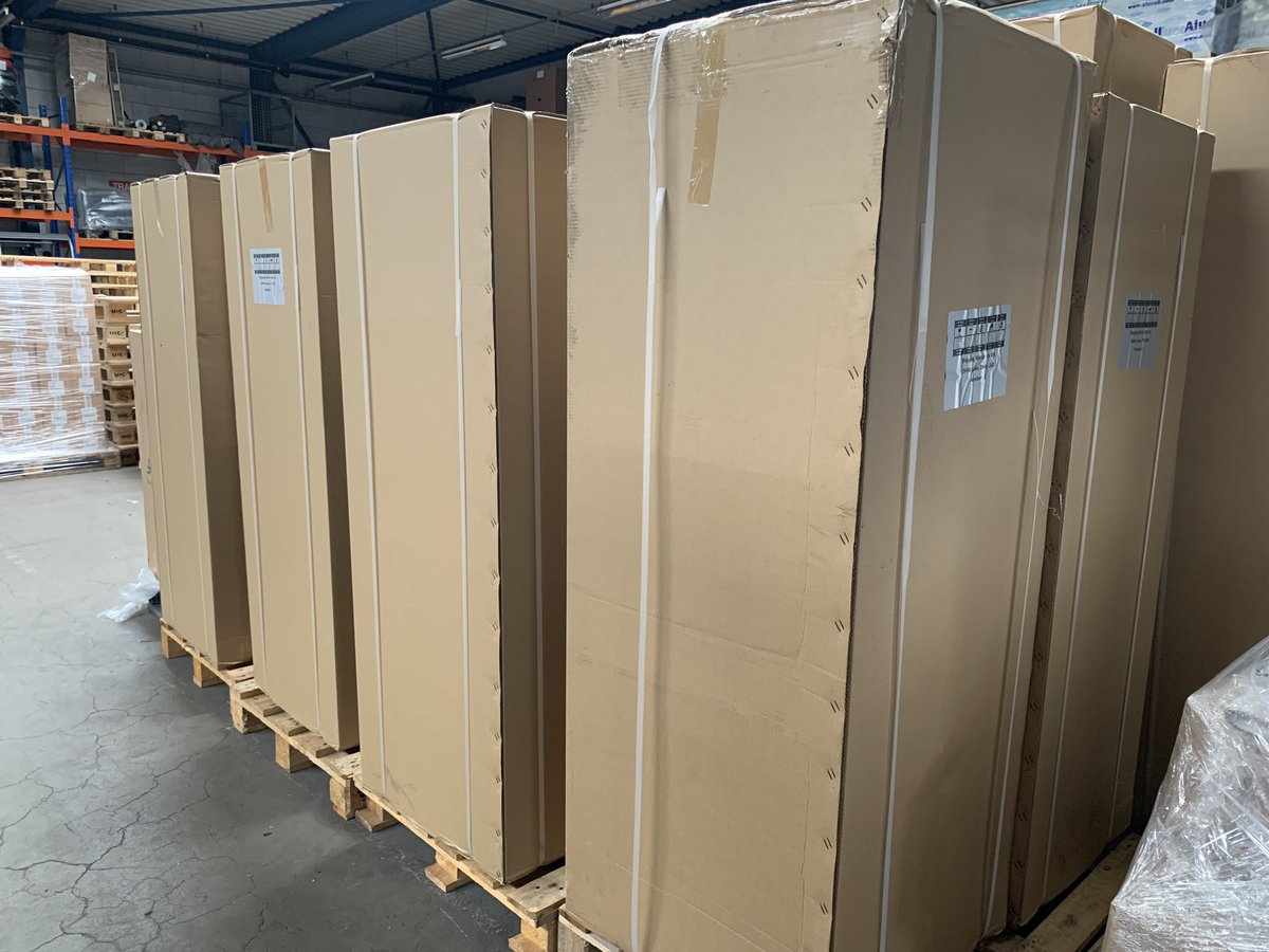 zomaar een dag in de week: weer een levering #warmtepomp ontvangen van #powerworld. We hebben geen leveringsproblemen. Wat fijn! #allelectricwarmtepomp #hybridewarmtepomp #beusichem #gelderland #buffervat #hygieneboiler #gasloos #energietransitie
