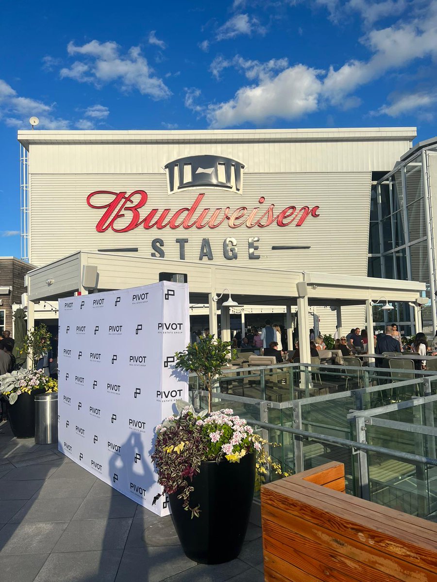 VIP Condos Toronto was pleased to be in attendance at the Pivot Real Estate Group launch event. We look forward to a long and productive working relationship together!