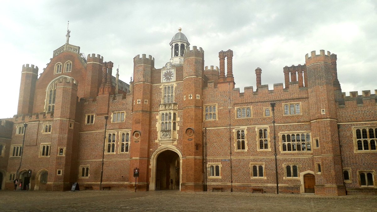 another_h_stdnt's tweet image. I was lucky enough yesterday to visit Hampton Court Palace in London. Would definitely recommend for everyone. It&apos;s a beautiful and fascinating place that you can easily spend the whole day in! @hampton_court @HRP_palaces