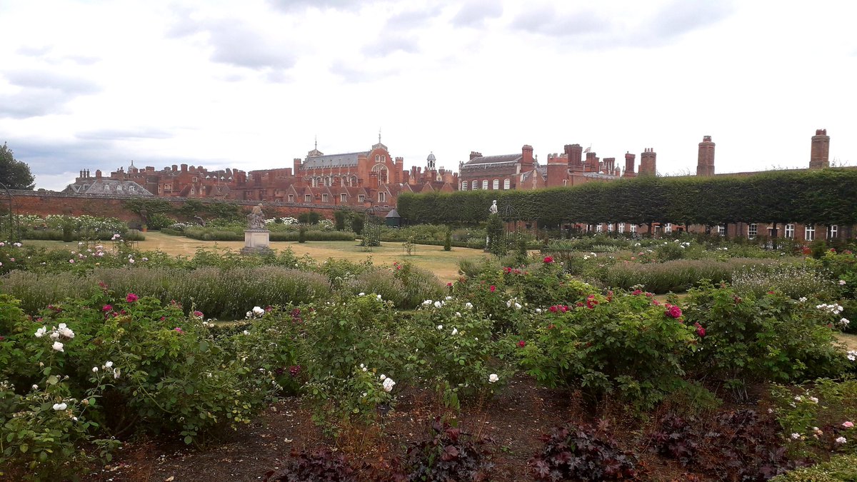 another_h_stdnt's tweet image. I was lucky enough yesterday to visit Hampton Court Palace in London. Would definitely recommend for everyone. It&apos;s a beautiful and fascinating place that you can easily spend the whole day in! @hampton_court @HRP_palaces