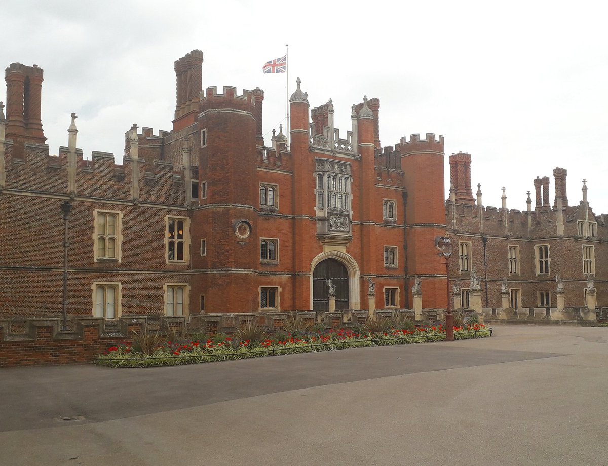 another_h_stdnt's tweet image. I was lucky enough yesterday to visit Hampton Court Palace in London. Would definitely recommend for everyone. It&apos;s a beautiful and fascinating place that you can easily spend the whole day in! @hampton_court @HRP_palaces