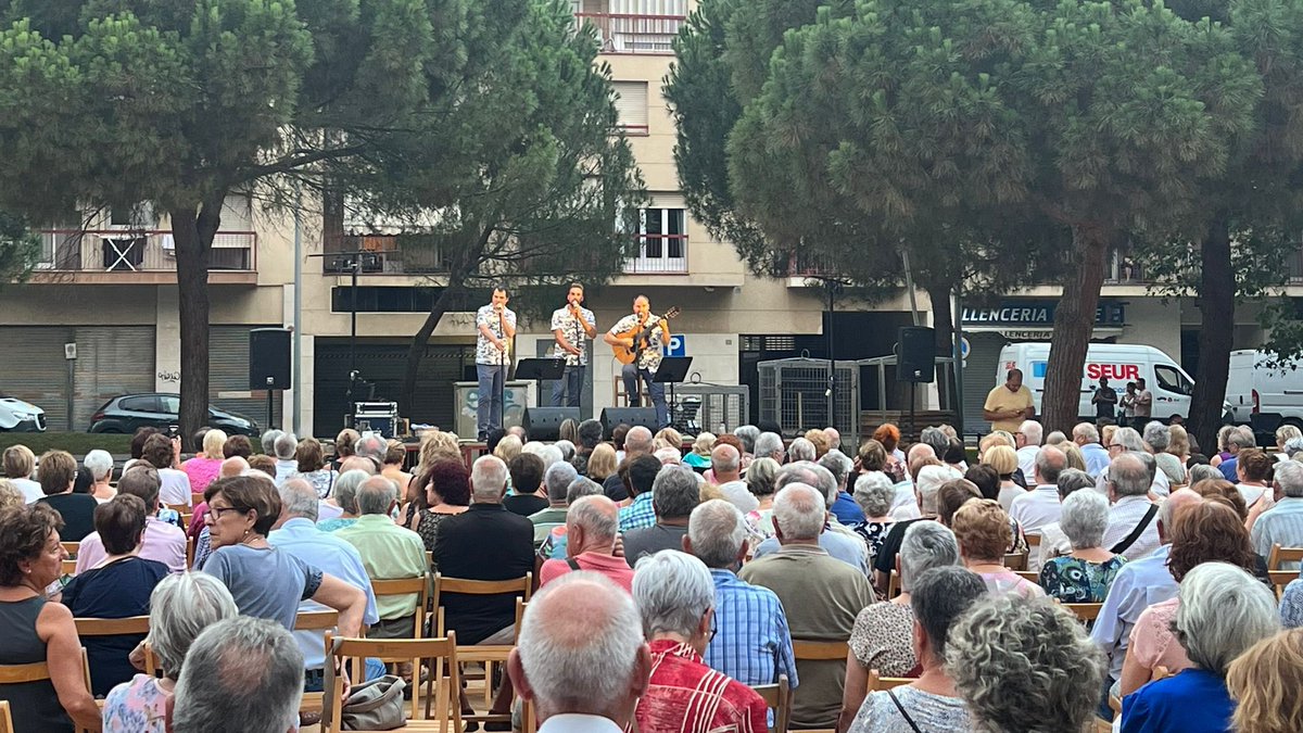vinasxifra's tweet photo. Amb la Feixina i la cantada d’havaneres posem punt i final a la #FMSalt22
Felicitats a la Comissió de Festes i als tècnics municipals per l’organització i, a totes les entitats, gràcies per la vostra participació.
I, veïns i veïnes, ho hem tornat a fer, visca #Salt‼️ https://t.co/KvZaotFBai