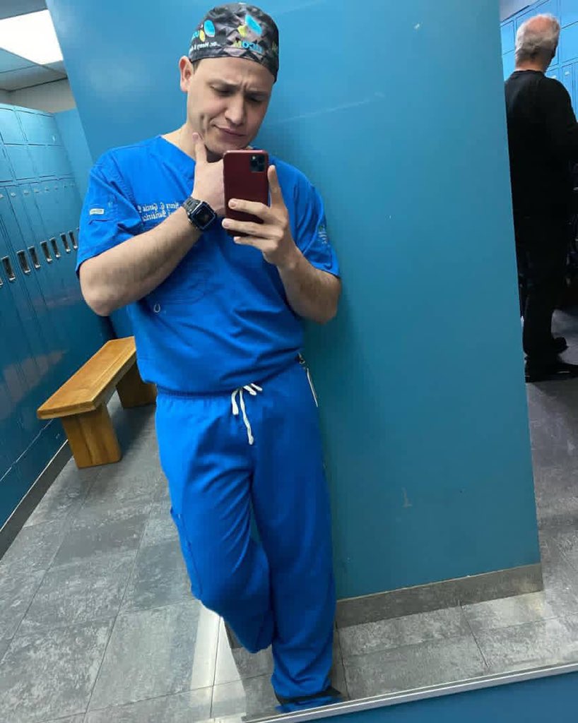 Thompsoa's tweet image. Whenever you see darkness, there is extraordinary opportunity for the light to burn brighter.