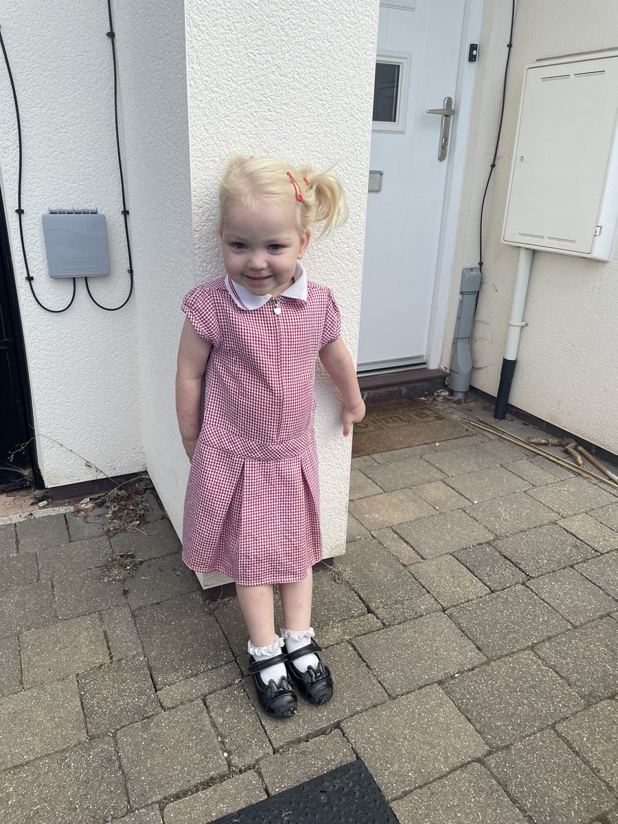 A chilled day after the crazy end of term yesterday! 6th year of teaching completed for me ✅ and 2nd year of nursery for this pickle ✅