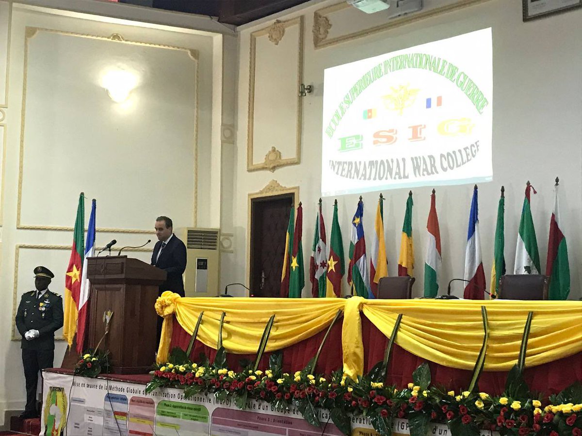 SebLecornu's tweet photo. 🎓 Félicitations aux diplômés de l’Ecole Supérieure Internationale de Guerre de Yaoundé. Leur formation d’excellence leur permettra de défendre la souveraineté du pays et de lutter contre le terrorisme.

Cette école, partenaire de l’@ecoledeguerre, fait l’honneur du Cameroun. https://t.co/zmLKlK296d
