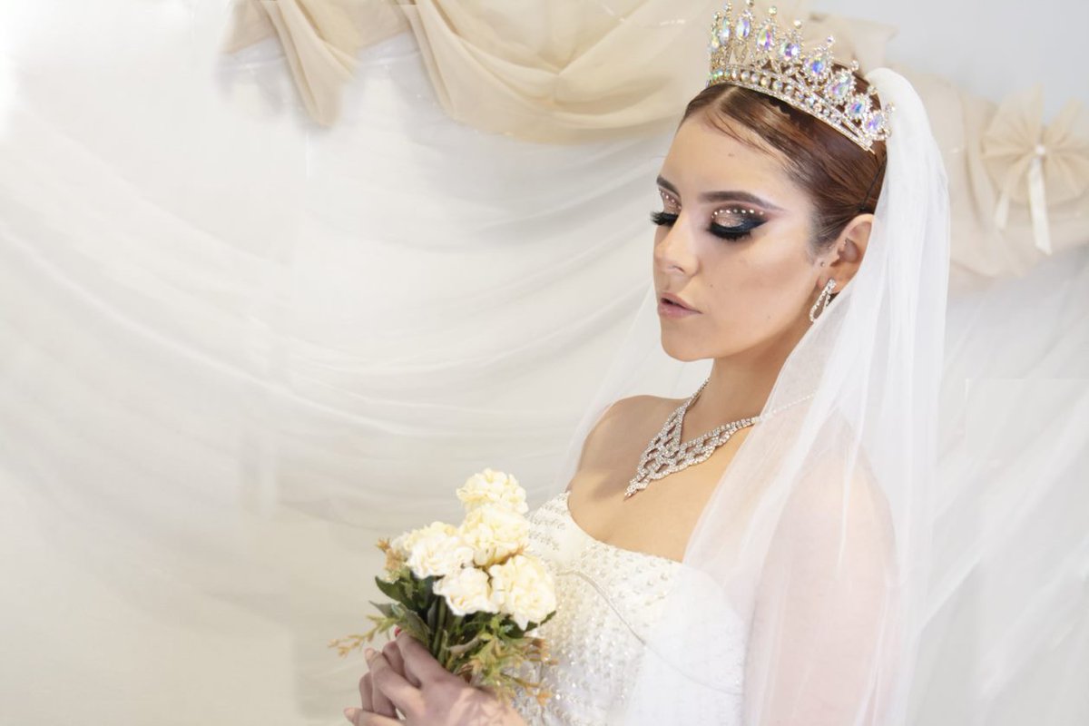 AIEP's tweet photo. ¡Sí, acepto! 👰
Estudiantes de la Escuela de Estética Integral se lucieron con desfiles de novia en #AIEPBellavista, #AIEPLaSerena, #AIEPCuricó, #AIEPTalca, #AIEPBarrioUniversitario y #AIEPAntofagasta.
Más → https://t.co/HOR4l1wXSc https://t.co/d8nanIBgkO