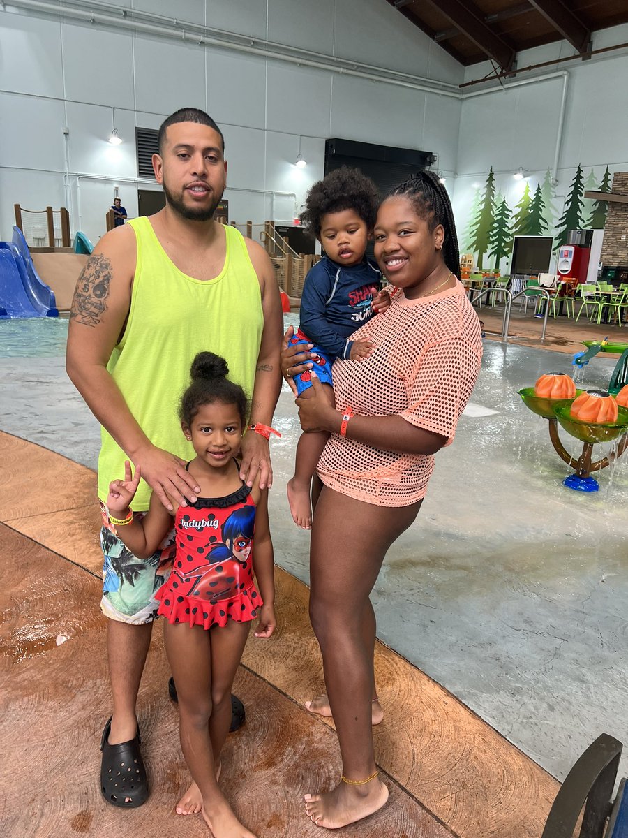 SharedTrinity's tweet image. Fast forward to Monday: this photo was taken at 9:40 am. We were very intentional to be at the water park soon after it opened but to be told minutes after taking this pic that RJ could not get on the slides. @GreatWolfLodge