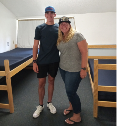 The dorm move-in is happening! It’s a bittersweet day for parents, but what an awesome job Mom is doing to help Jacob unpack and make his dorm room feel like home. Way to go Mom!