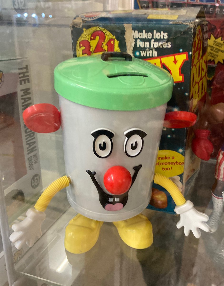 AnorakAttic's tweet photo. So we didnβt find any #radiomerch while trawling the huge collectible shops in #Southport but we were very nearly tempted by this gem!
#3-2-1 #dustybin #yorkshiretv #tedrogers #incomprehensiblequizshows https://t.co/JP9h8wDYQo