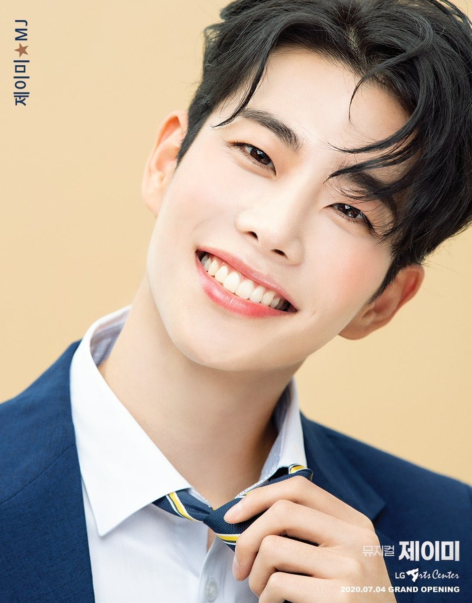 AstroUnitEsp's tweet photo. 🌟[AMI]

La actriz Kim Sunyoung, quien interpretó a Margaret (la madre de #MJamie), habló sobre el encanto de #MJ

“Su rostro es tan pequeño como el de un cachorrito inocente. Entre los cuatro Jamies, él es el más tímido➕️⬇️
[#엠제이|#아스트로|#ASTRO] https://t.co/ulCXJjAzi1